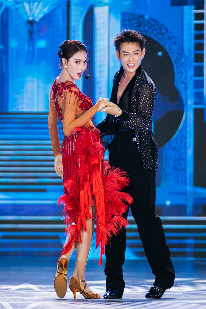 Á hậu Ngọc Hằng trình diễn dancesport tại chung kết Miss Grand Vietnam