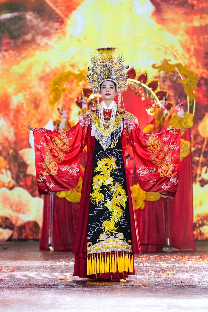 Mãn nhãn với trang phục văn hóa dân tộc Miss Grand Vietnam 2025
