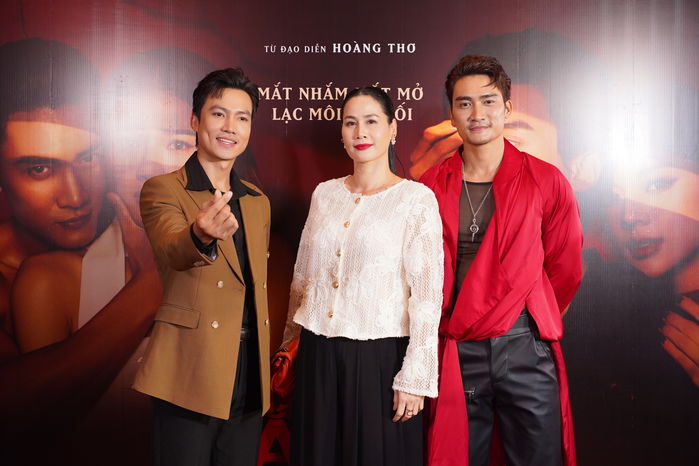 Dàn sao ủng hộ ngày “Bịt mắt bắt nai” chính thức ra rạp