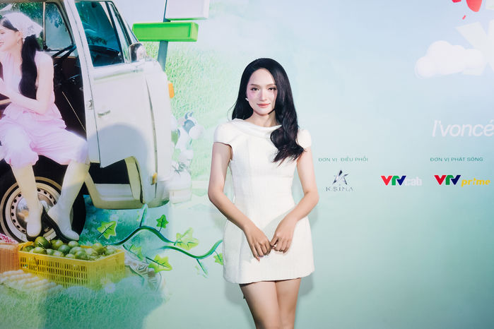 Hương Giang bắt tay cùng Chi Pu sản xuất show Hàng xóm mới