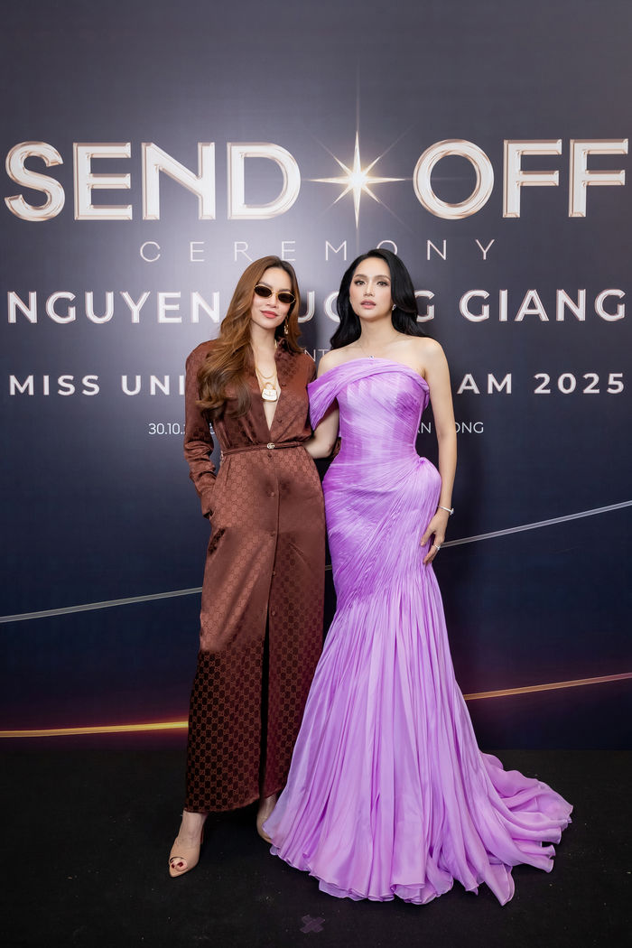 Hương Giang nhận sash, được fan tiễn sang Thái chiến Miss Universe