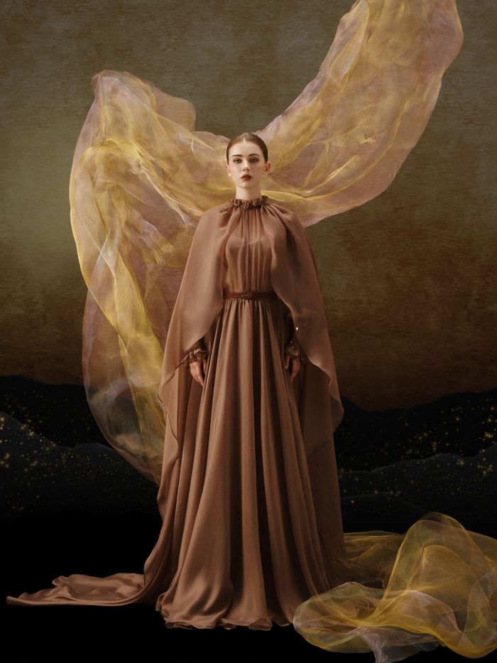 Linh Nga Couture mang BST Hồn Đất - Mạch Rồng đến Paris Fashion Week