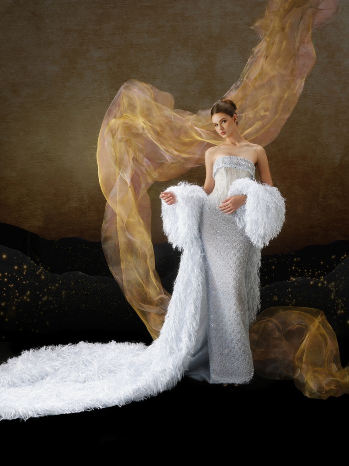 Linh Nga Couture mang BST Hồn Đất - Mạch Rồng đến Paris Fashion Week