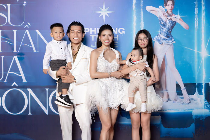 Cả nhà tháp tùng Phương Trinh Jolie trở lại Vbiz sau 5 năm vắng bóng