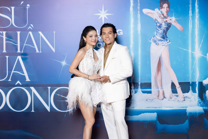 Cả nhà tháp tùng Phương Trinh Jolie trở lại Vbiz sau 5 năm vắng bóng