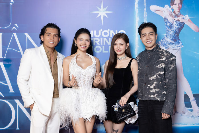 Cả nhà tháp tùng Phương Trinh Jolie trở lại Vbiz sau 5 năm vắng bóng