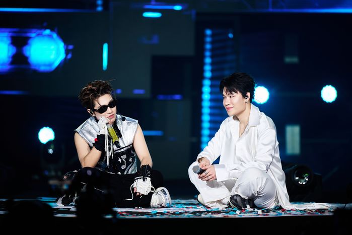 CAPTAIN BOY đưa loạt hit Anh trai “Say Hi” trở lại mini concert