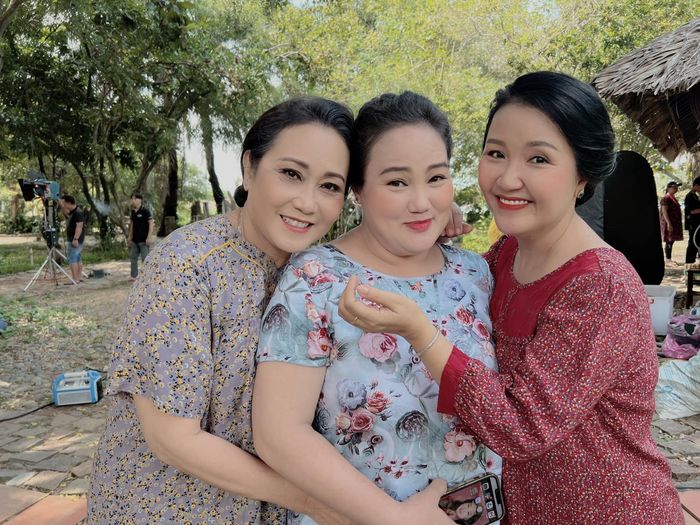 Ba chị em Ngân Quỳnh hội ngộ trong phim Những đứa con khác họ