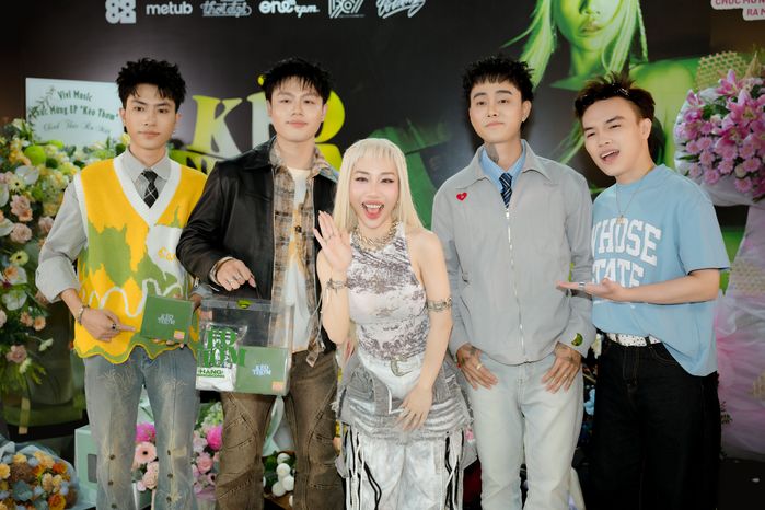 Hằng BingBoong tái xuất V-biz với MV Kèo thơm