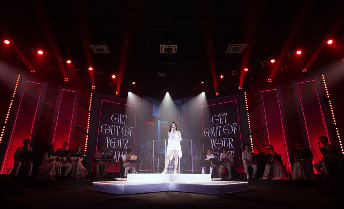 Hương Tràm trở lại với phao cứu sinh ở showcase sau 5 năm