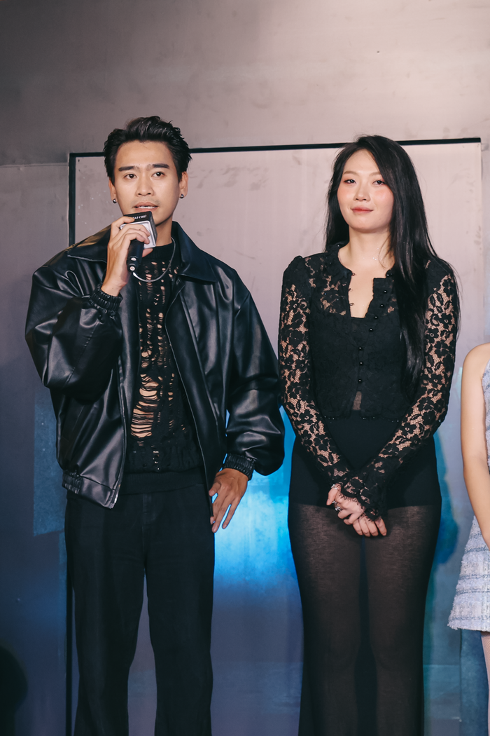 Phương Thanh hát live trên thảm đỏ ra mắt phim “Nhà hai chủ”