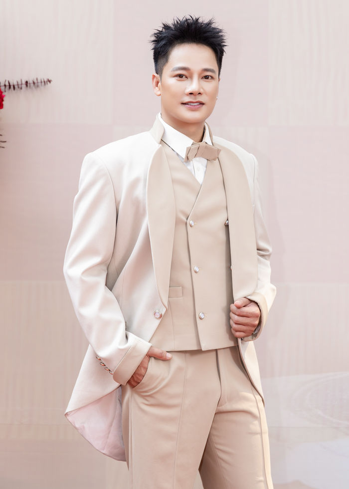 Sau bản hit 100 triệu view, Anh Quân Idol ra mắt MV Trong mắt em có