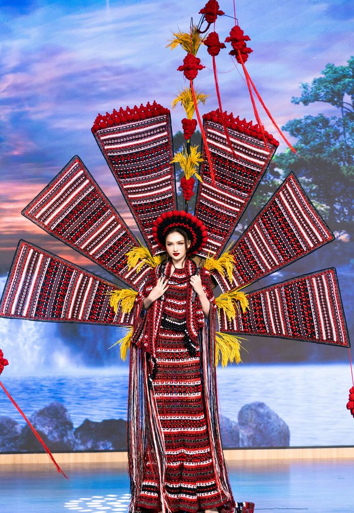 Á hậu Thu Ngân nhận sash Miss Intercontinental Vietnam 2025