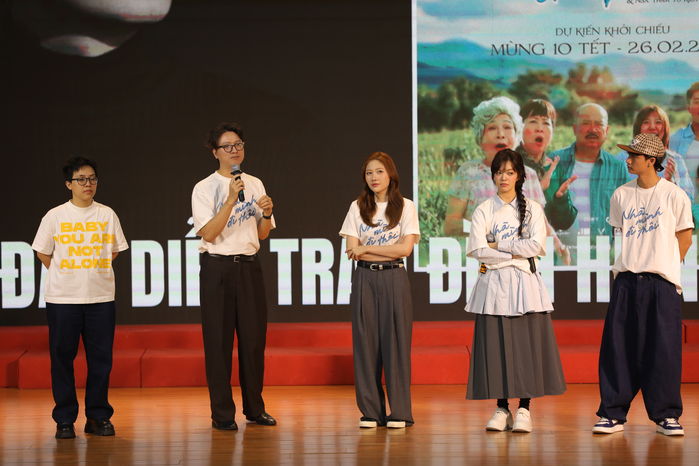 Dàn cast Nhà mình đi thôi mang câu chuyện gia đình vào giảng đường