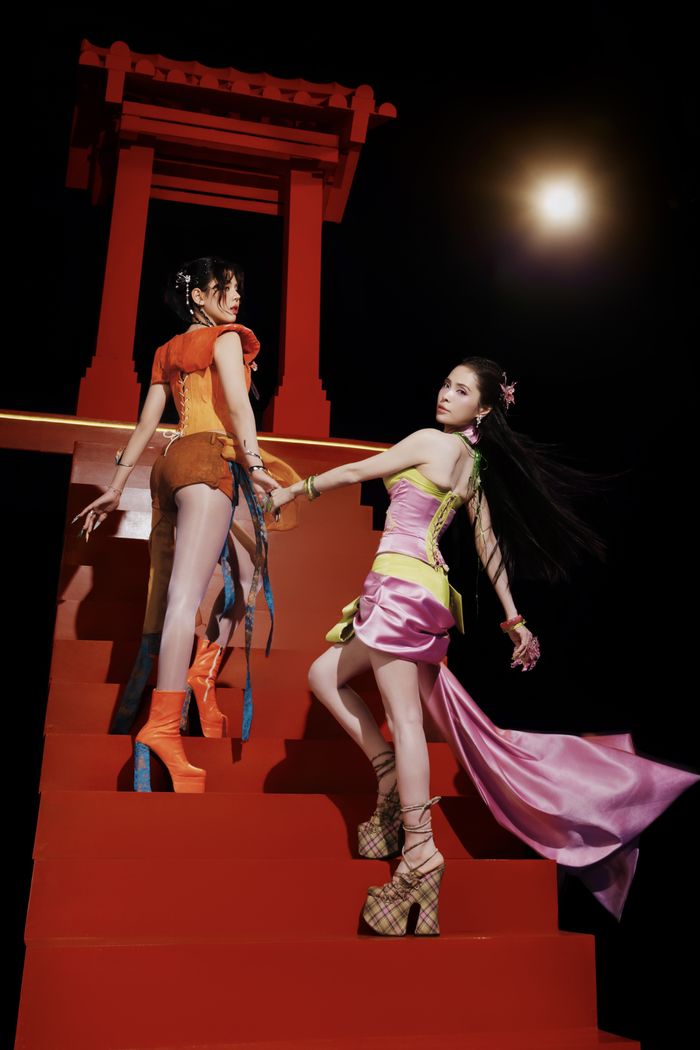 Ca nương Kiều Anh rủ dàn Chị Đẹp - Em Xinh vào MV “Nhả vía”