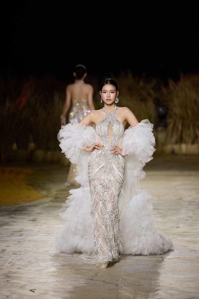 Hoa hậu Yến Nhi làm nàng thơ cho NTK Mai Phương Trang ở VBFF