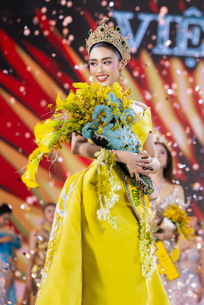 Emoura Phạm đăng quang Miss Grand Vietnam 2026
