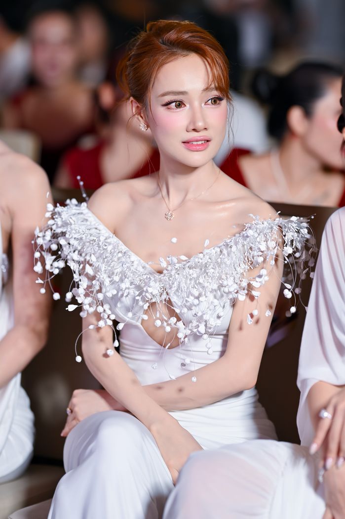 Baifern được fan chào đón nồng nhiệt khi quay trở lại Việt Nam