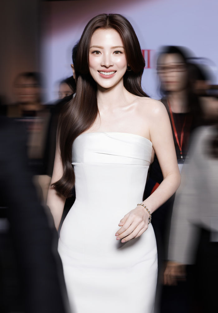 Baifern được fan chào đón nồng nhiệt khi quay trở lại Việt Nam