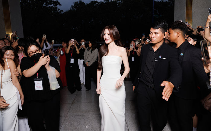 Baifern được fan chào đón nồng nhiệt khi quay trở lại Việt Nam