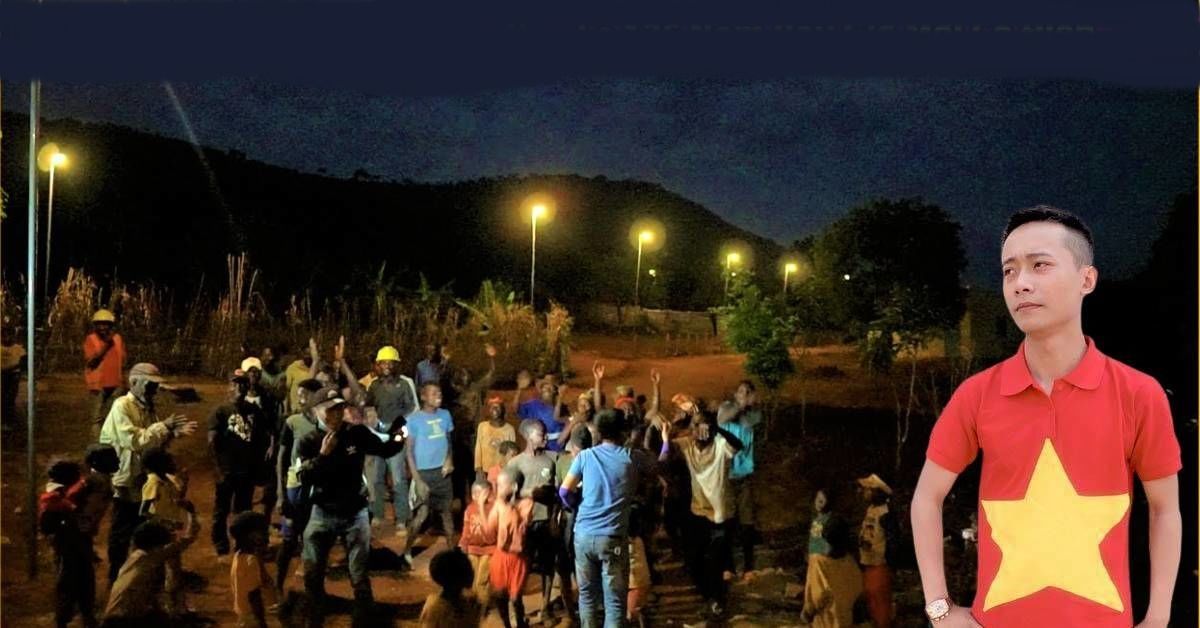 Quang Linh, chàng trai Việt mang điện về bản làng Châu Phi sau 126 năm