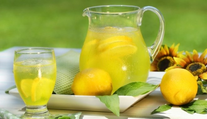 9 lợi ích vượt trội của việc uống nước chanh ấm vào buổi sáng
