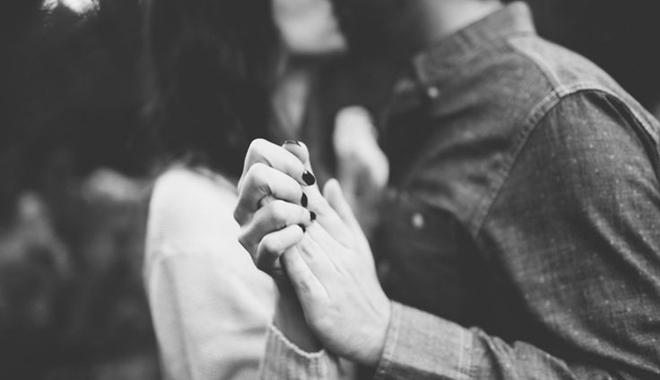 Hôn nhân là hai mảng màu sáng - tối