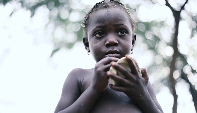 Câu chuyện đau lòng về những chiếc bánh bùn ở Haiti