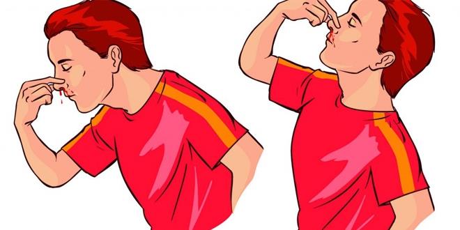 Hơi nghiêng đầu về phía trước