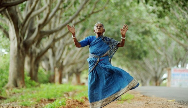 Không sinh con, cụ bà Ấn Độ trở thành mẹ của gần 400 cây xanh