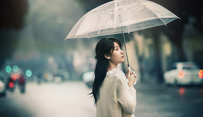 Sống ở đời, không ai có thể luôn đứng đằng sau chỉ đợi trời mưa là đưa ô lên cho bạn!