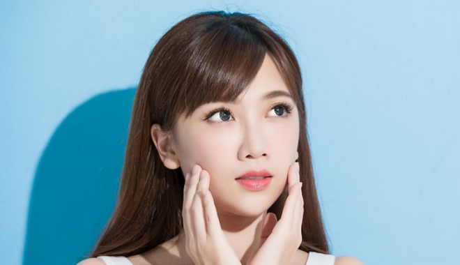 Mùa hè là nỗi kinh hoàng của ai da dầu, mặt thì bóng lưỡng, mụn lại nổi chi chít