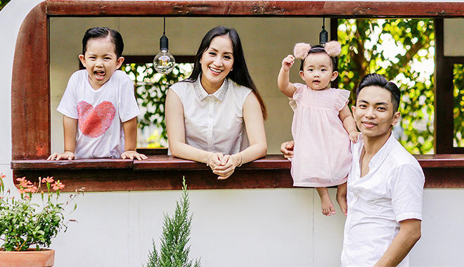 Mừng sinh nhật tuổi 26 của Phan Hiển, Khánh Thi tung bộ ảnh gia đình ngọt lịm