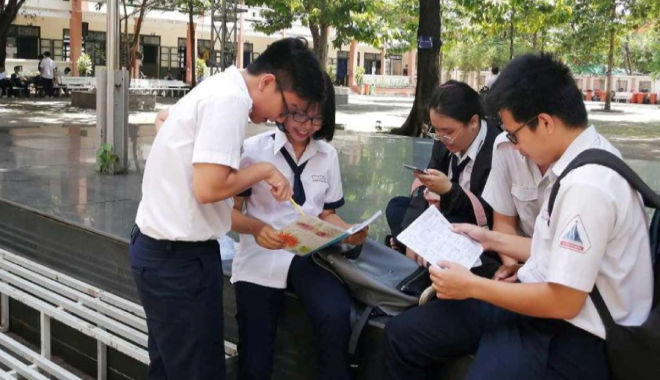Sau 90 phút làm bài thi môn Toán, nhiều sĩ tử tự tin đạt điểm 8, 9 vì đề dễ bất ngờ 