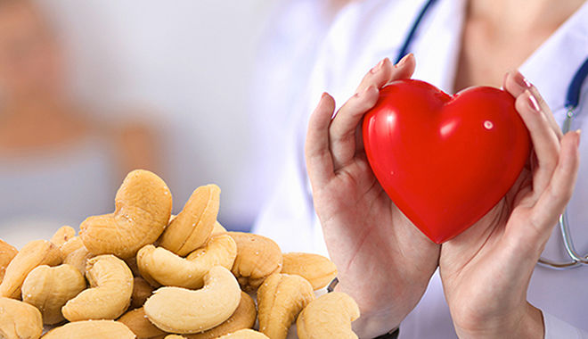 7 loại thực phẩm tốt cho sức khỏe phụ nữ: Ăn hạt điều tốt cho tim mạch