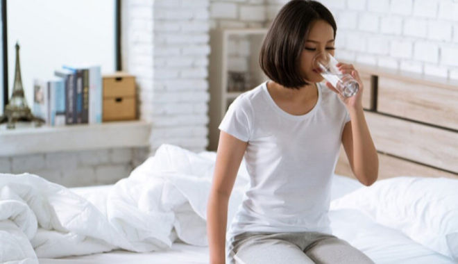 Hiệp hội Y khoa Nhật: Uống nước ấm khi thức dậy sẽ kiểm soát cân nặng