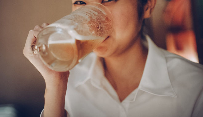 Lợi ích bất ngờ từ bia với sức khoẻ phụ nữ: ngăn lão hoá, giảm cân