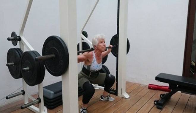 Bà cụ 73 tuổi chăm chỉ tập gym hằng ngày giúp giảm 18kg trong 6 tháng