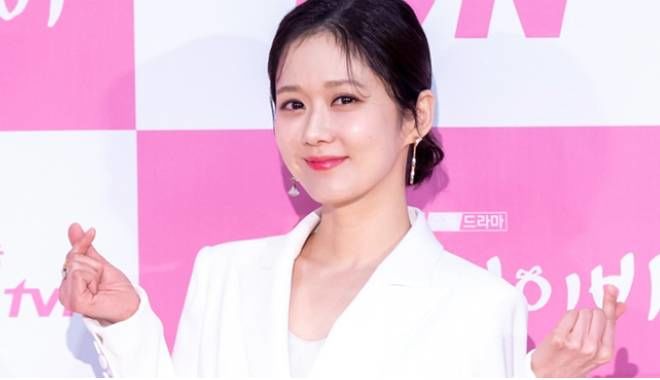 Jang Nara được khen ngợi khi âm thầm quyên góp gia tài gần 250 tỷ đồng