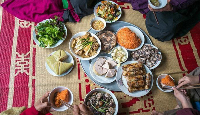 Những quy tắc lịch sự tối thiểu trên mâm cơm người Việt