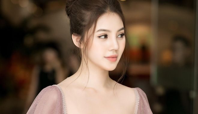 Hoa hậu thị phi Jolie Nguyễn: Ồn ào rich kid "rởm", cạch mặt hội bạn
