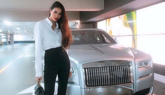 Muốn biết độ giàu có của Phạm Hương, ngó dàn siêu xe ở đất Mỹ là đủ rõ