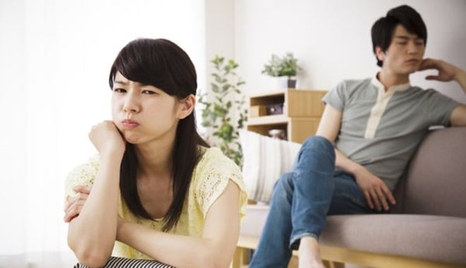 Hành động của vợ khiến chồng tổn thương: Chế nhạo, phủ nhận niềm tin