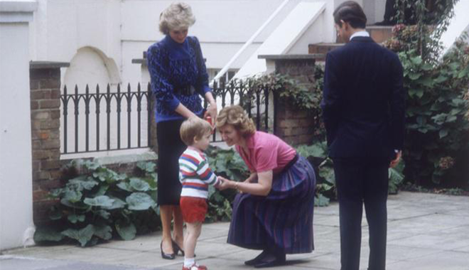 Ngày đầu tiên đi học của con cháu hoàng gia: Hoàng tử George bẽn lẽn