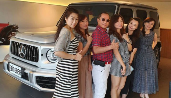 Lạ đời: Đại gia xứ Đài ở với 4 vợ, 16 cô bồ trong căn biệt thự 300 tỷ 