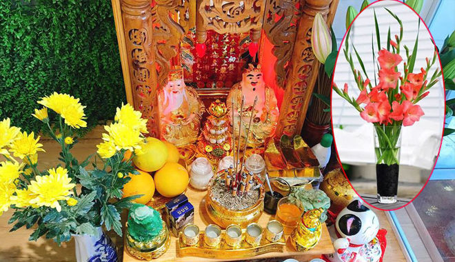 5 loại hoa nên đặt lên bàn thờ Thần Tài giúp may mắn tiền vào như nước