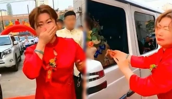 Tiễn dâu cũ đi lấy chồng, mẹ chồng khóc nức nở, tặng hồi môn tiền tỷ