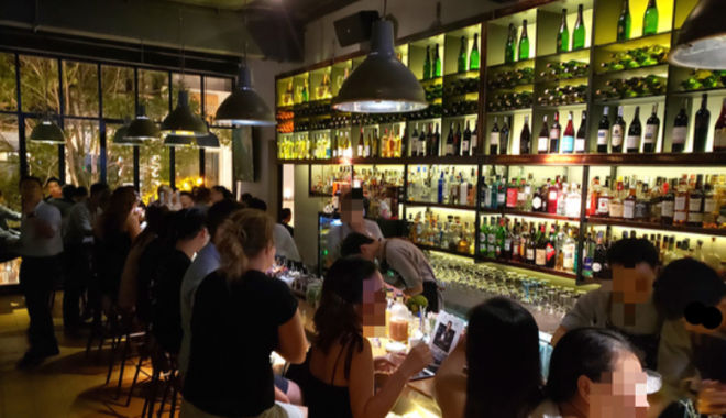 Khẩn: Kể từ 18h, 30/4, TP.HCM tạm dừng karaoke, quán bar, vũ trường