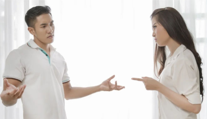 Xuất viện sau sinh, vợ được chồng mua hoa tới tặng vẫn quyết ly hôn