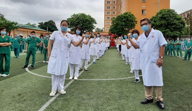 Ấm lòng mùa dịch: Quảng Ninh cử 200 y, bác sĩ sang hỗ trợ Bắc Giang 
